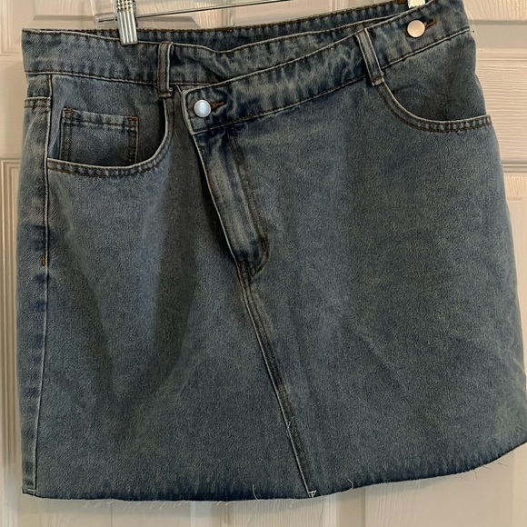 SHEIN Denim Skirt - Picture 2 of 6